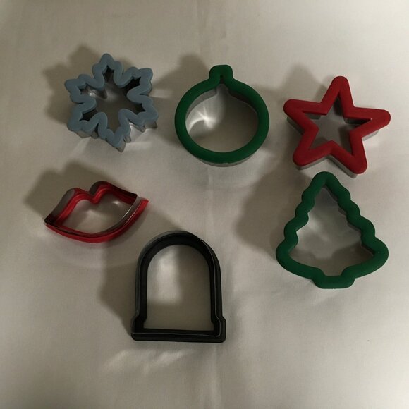 Wilton Comfort Grip Cookie Cutters Christmas Ornament Snowflake Christmas Tree - Picture 3 of 7